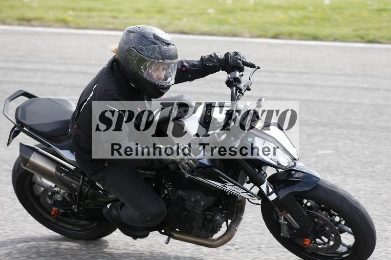 /Archiv-2025/10 23.04.2025 Cornu Master School ADR/gruen-vert/40